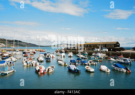 Le port à Lyme Regis vue au Cobb, Dorset, Angleterre du Sud-Ouest Banque D'Images