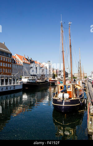 Vue sur le canal de Copenhague, Danemark, montrant les bateaux et bâtiments Banque D'Images