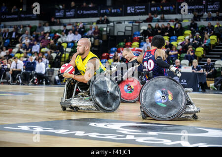 Londres, Royaume-Uni. 13 Oct, 2015. L'équipe de l'Australie a battu GO 57-55 dans le monde de Rugby en fauteuil roulant au défi la boîte de cuivre, Queen Elizabeth Olympic Park, Londres, UK. Aus no 3 Ryley Batt avec la balle. 13 octobre, 2015. Credit : carol moir/Alamy Live News Banque D'Images