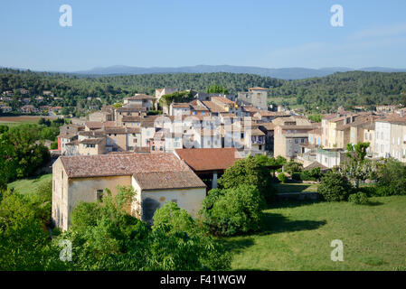 Vue sur le village médiéval de Carcès dans le département du Var Provence France Banque D'Images