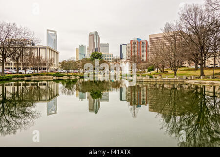 Temps couvert plus de charlotte nc skyline Banque D'Images