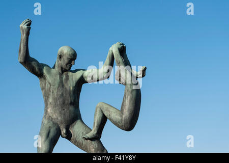 L'homme jouant avec girl, sculpture en bronze par Gustav Vigeland Sculpture Park, Vigeland, Frognerparken, Frogner, Oslo, Norvège Banque D'Images