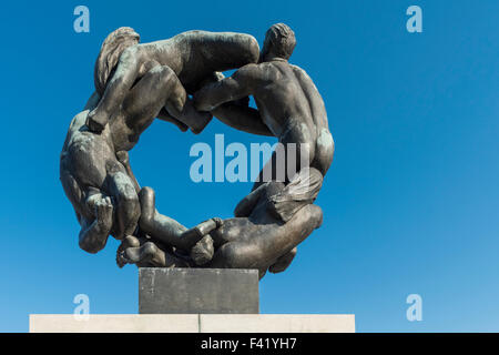 Sculpture en bronze, roue de la vie de Gustav Vigeland, Parc de Sculptures de Vigeland, Frognerparken, Frogner, Oslo, Norvège Banque D'Images