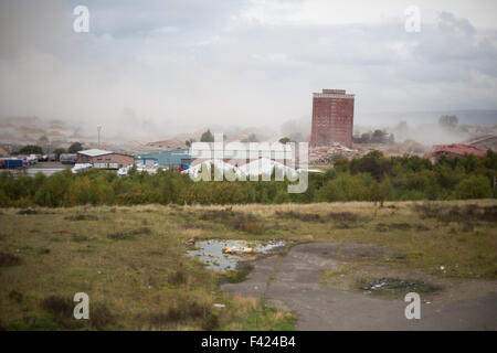 La démolition de l'emblématique Red Road studios, dans l'East End de Glasgow, Ecosse, le dimanche, 11 octobre 2015. Banque D'Images