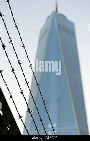 Les fils barbelés d'avant de One World Trade Center, Manhattan, New York City, New York, USA Banque D'Images