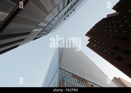 D'imposants gratte-ciel vu de directement ci-dessous Banque D'Images