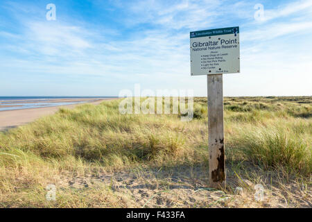 Inscrivez-vous sur la réserve naturelle nationale de Gibraltar Point, la côte du Lincolnshire, Angleterre, RU Banque D'Images