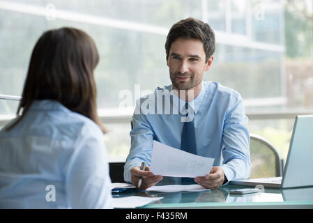 Conseiller financier rencontre avec client potentiel Banque D'Images