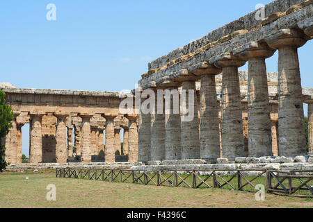 Le Temple d'Héra, et le Temple de Héra ll en arrière-plan, Paestum. Banque D'Images