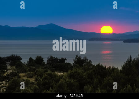 Coucher de soleil en Croatie l'île mystique Banque D'Images