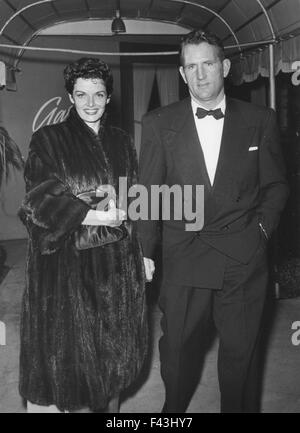 JANE RUSSELL (1921-2011) Actrice américaine avec premier mari joueur Bob Waterfield sur 1952 Banque D'Images