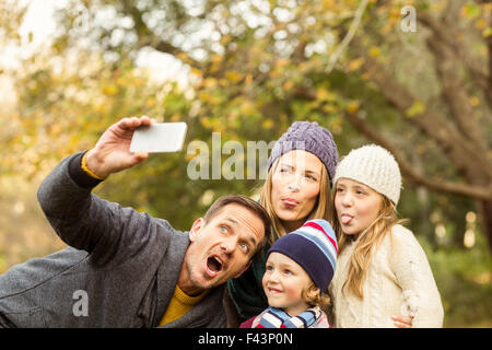 Smiling young family taking autoportraits Banque D'Images