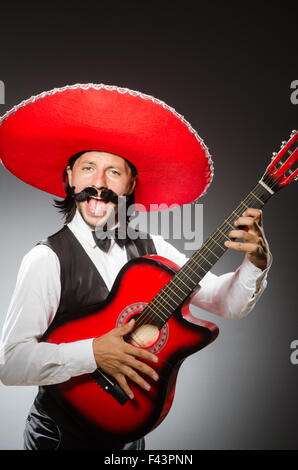 Sombrero mexicain homme porte isolated on white Banque D'Images