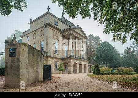 Matin brumeux Holburne Museum à à Bath, Somerset, Angleterre. Banque D'Images