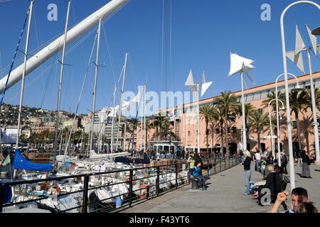 Bigo par Renzo Piano à Porto Antico le vieux port Gênes Ligurie Italie Europe Banque D'Images