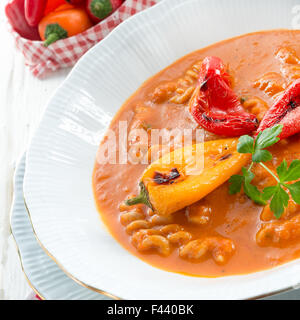 Soupe de poivre aussi plein de nouilles de grain Banque D'Images