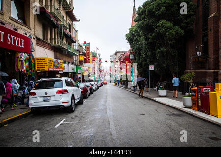 Rue et place du marché de Chinatown à San Francisco, Californie Banque D'Images