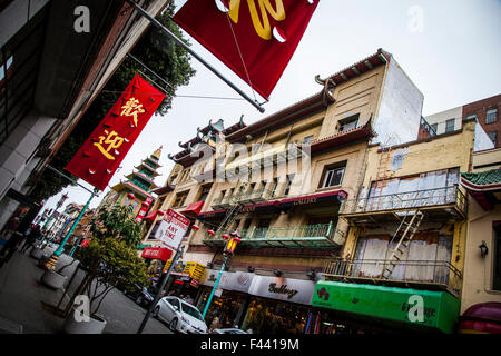 Rue et place du marché de Chinatown à San Francisco, Californie Banque D'Images