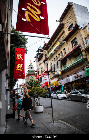 Rue et place du marché de Chinatown à San Francisco, Californie Banque D'Images