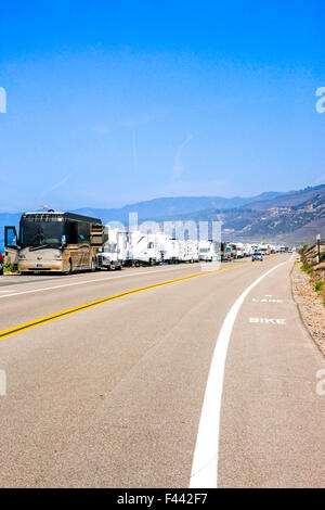 Camping cars et caravanes sans rouler sur PCH - Pacific Coast Highway Route 1 juste à l'extérieur de Ventura en Californie Banque D'Images