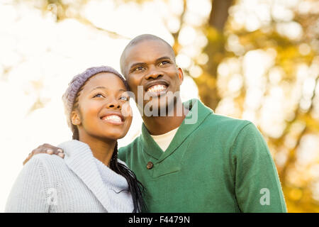 Portrait of a smiling young couple charmant Banque D'Images