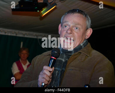 Acteur Martin Clunes allume les lumières dans les jardins d'Abbotsbury, dans le Dorset, Angleterre, Royaume-Uni Banque D'Images