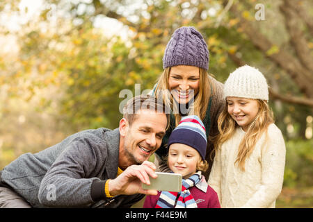 Smiling young family taking autoportraits Banque D'Images