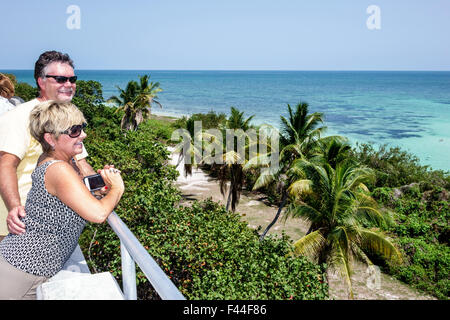 Florida Keys, autoroute route 1 Overseas Highway, Bahia Honda State Park, Key, Old Bridge, vue, Océan Atlantique, homme hommes, femme femmes, couple, recherche Banque D'Images