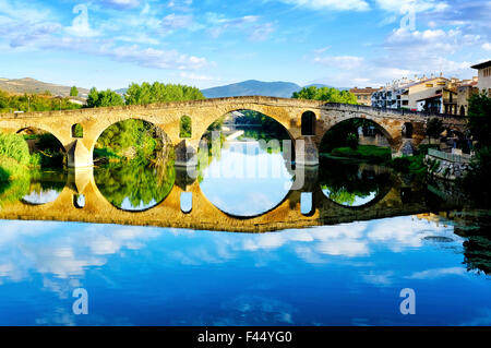 Pont médiéval à Puente la Reina, Navarre, Espagne. Banque D'Images