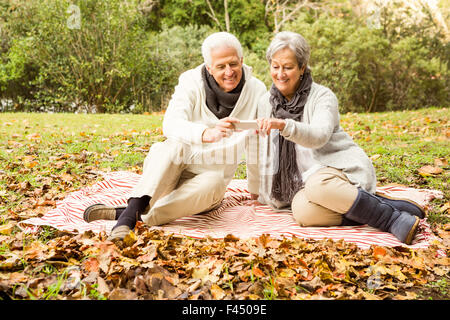 Couple dans le parc Banque D'Images