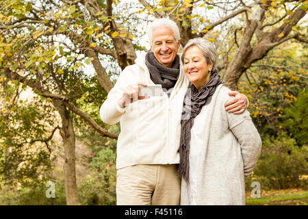 Couple dans le parc Banque D'Images