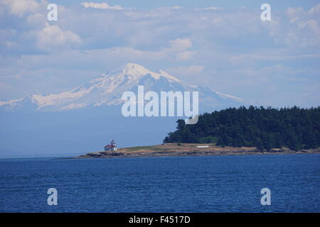 Le mont Baker vus de la mer des Salish près de Bellingham, Washington USA Banque D'Images