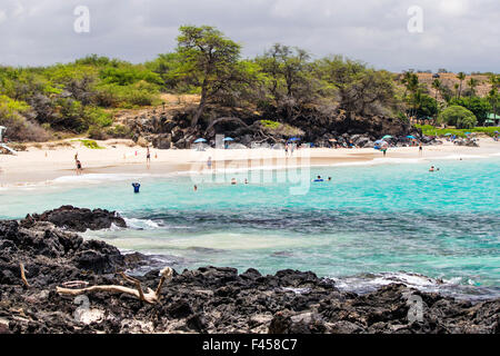 Les touristes profiter monde Hapuna Beach, Kohala Coast, Hawai'i, USA Banque D'Images