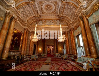 Londres, Royaume-Uni. Sep 7, 2015. Photo prise le 7 septembre 2015 montre le dessin bleu Prix de la palais de Buckingham à Londres, capitale de la Grande-Bretagne. Le palais de Buckingham a servi de la résidence londonienne officielle de la souverains depuis 1837 et aujourd'hui est le siège administratif du monarque. © Han Yan/Xinhua/Alamy Live News Banque D'Images