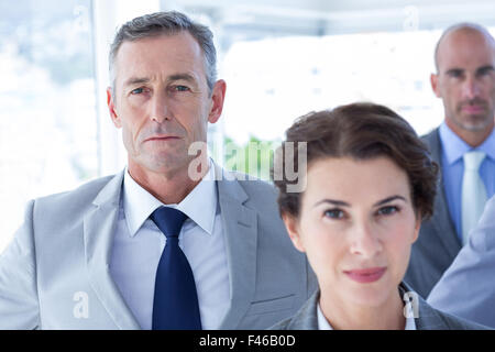 Serious businessman looking at camera Banque D'Images