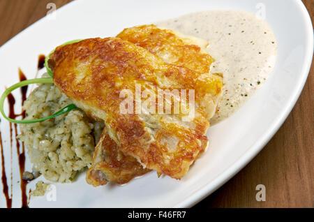 Curry de poulet chinois servi avec du riz. Banque D'Images