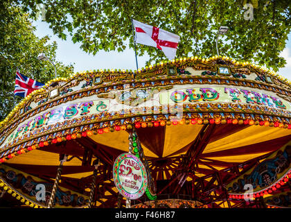 Old fashioned carousel ride Banque D'Images