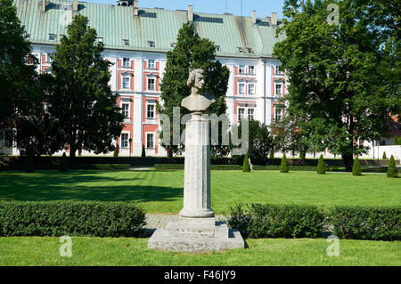 POZNAN, Pologne - 20 août 2015 : Frédéric Chopin (Frederic Chopin) monument à Frédéric Chopin Park, était un compositeur polonais un Banque D'Images