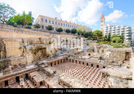 Une vue sur les ruines archéologiques de la bains romains découverts dans le centre-ville de Beyrouth, au Liban, entouré par des bu Banque D'Images