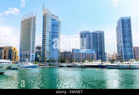 Une vue sur la magnifique Marina en Zaitunay Bay à Beyrouth, Liban. Un très haut de gamme, moderne et récemment développées, où les yachts Banque D'Images