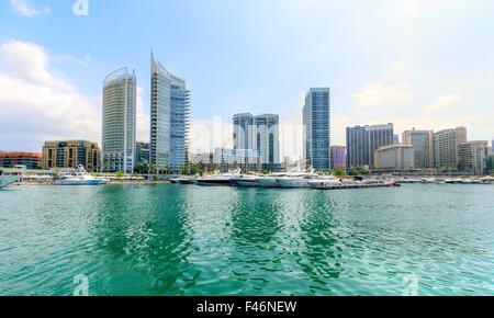 Une vue sur la magnifique Marina en Zaitunay Bay à Beyrouth, Liban. Un très haut de gamme, moderne et récemment développées, où les yachts Banque D'Images