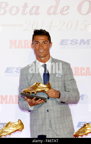 Cristiano Ronaldo reçoit son quatrième Golden Boot Award en une ligne que le buteur le plus élevé de l'lieues au Palace Hotel à Madrid, Espagne. 13 octobre, 2015. Banque D'Images