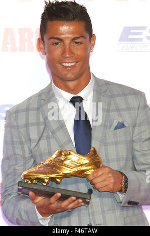 Cristiano Ronaldo reçoit son quatrième Golden Boot Award en une ligne que le buteur le plus élevé de l'lieues au Palace Hotel à Madrid, Espagne. 13 octobre, 2015. Banque D'Images