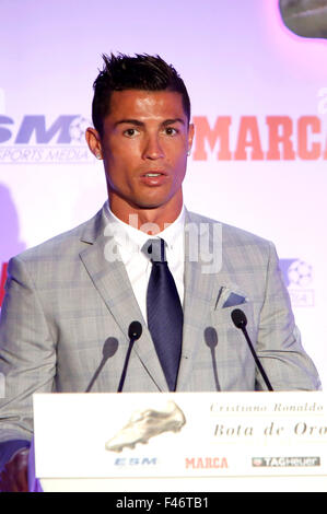 Cristiano Ronaldo reçoit son quatrième Golden Boot Award en une ligne que le buteur le plus élevé de l'lieues au Palace Hotel à Madrid, Espagne. 13 octobre, 2015. Banque D'Images