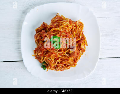 Naporitan - Le Japon se compose d'un plat de spaghetti, ketchup., poivrons, saucisse, bacon et la sauce Tabasco Banque D'Images