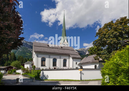 L'église paroissiale catholique, sauvages ou Wilder Kaiser Kaiser derrière, Scheffau am Wilden Kaiser, Tyrol, Autriche Banque D'Images