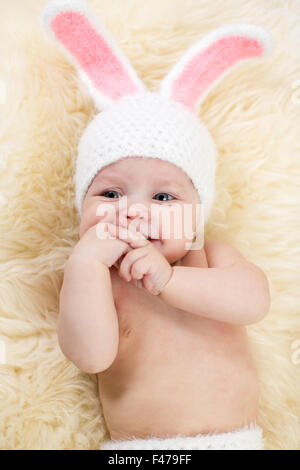 Smiling baby en costume de lapin Banque D'Images