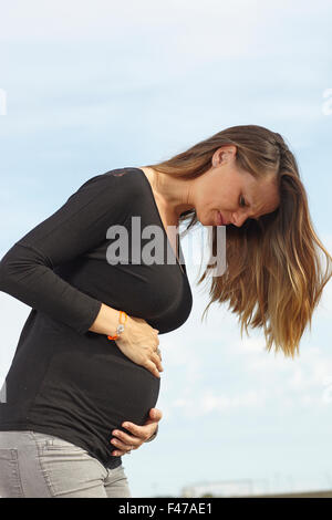 Femme enceinte, contraction Banque D'Images