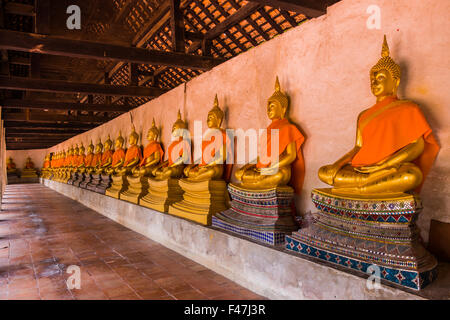 Le hall principal du Wat Putthaisawan avec golden Buddha statue à Ayutthaya, Thaïlande Banque D'Images
