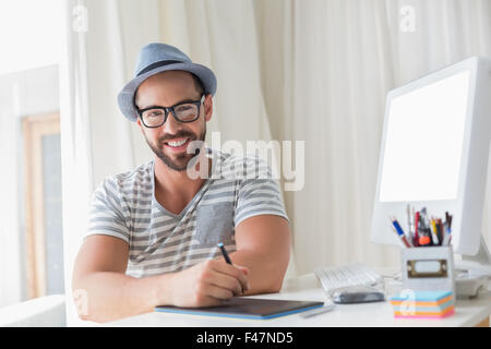Happy handsome man looking at camera Banque D'Images